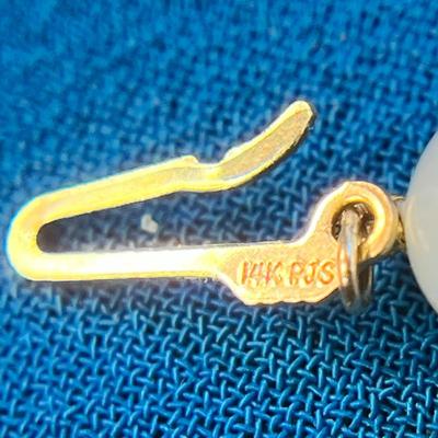 CULTURED PEARL NECKLACE WITH 14K GOLD CLASP