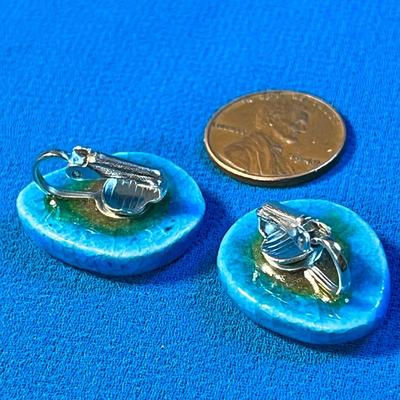 ELECTRIC BLUE STONES WITH DIVET EARRINGS