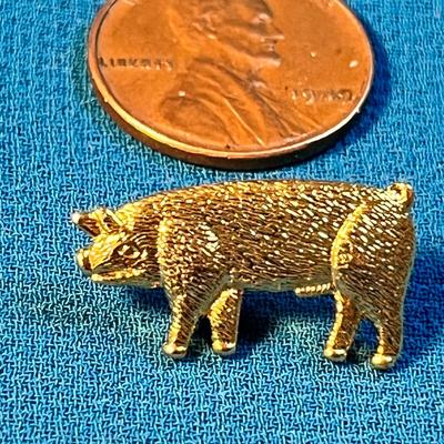 GOLD TONE PIG PIN