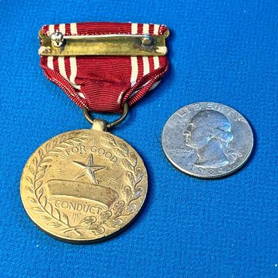 VINTAGE GOOD CONDUCT BADGE "EFFICIENCY-HONOR-FIDELITY"