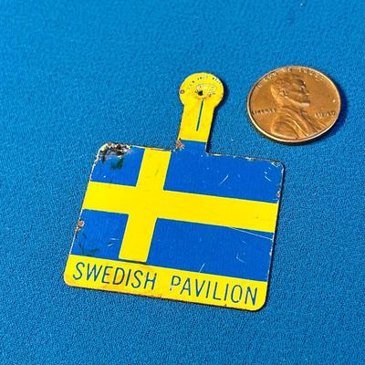 VINTAGE METAL PINBACK "SWEDISH PAVILION" 