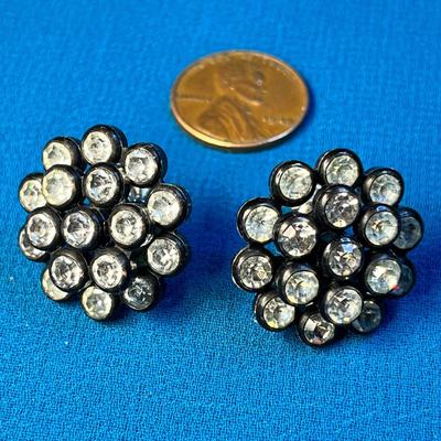 VINTAGE RHINESTONE IN BLACK SETTING CLUSTER EARRINGS