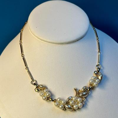 LOVELY FAUX PEARL, RHINESTONE, GOLD TONE FLORAL NECKLACE