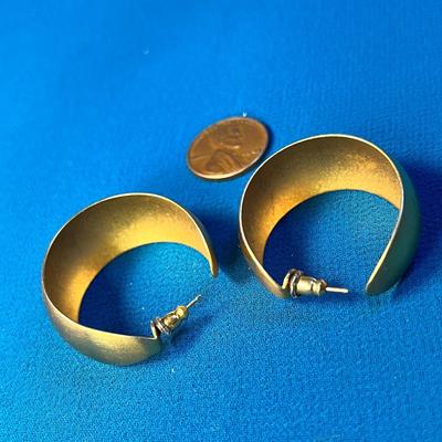 WIDE GOLD TONE HOOP PIERCED EARRINGS NICE MATTE FINISH