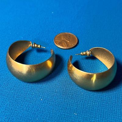 WIDE GOLD TONE HOOP PIERCED EARRINGS NICE MATTE FINISH