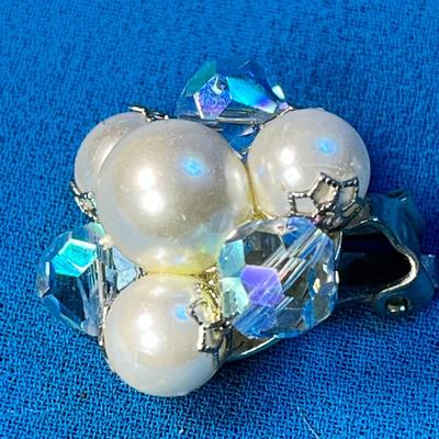 PRETTY FAUX PEARL, FACETED BLUE BEAD CLUSTER EARRINGS