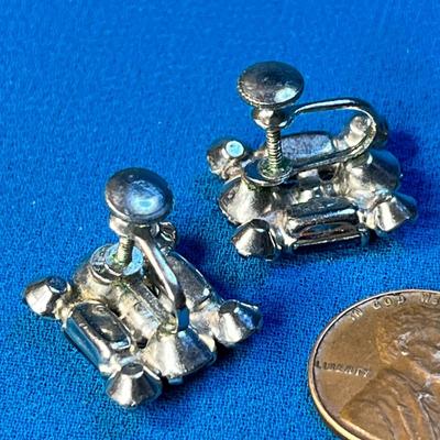 BEAUTIFUL VINTAGE TURQUOISE COLORED RHINESTONE EARRINGS