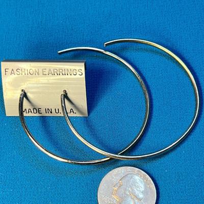 NEW ON CARD SILVERTONE HOOP PIERCED EARRINGS