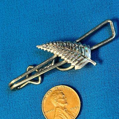 ABALONE LEAF MOTIF TIE BAR