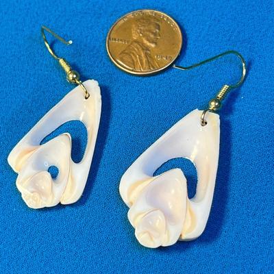 SLICED SEASHELL EARRINGS