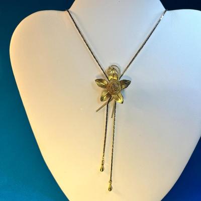 GOLD TONE MESH ROSE, TEXTURED LEAVES BOLO STYLE NECKLACE