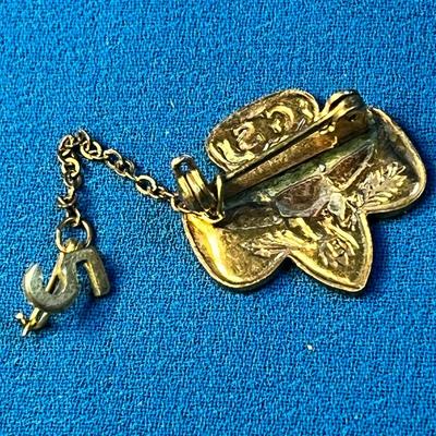 GIRL SCOUTS PIN w/ 5 YEAR MEMBERSHIP NUMERAL GUARD