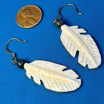 CARVED BONE? WHITE FEATHER MOTIF PIERCED EARRINGS