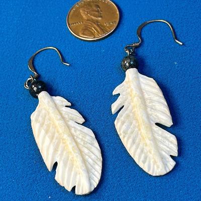 CARVED BONE? WHITE FEATHER MOTIF PIERCED EARRINGS