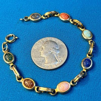 MULTIPLE CARVED SCARAB SEMI-PRECIOUS STONES BRACELET