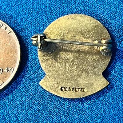 VINTAGE ARMDI (ISRAELI EQUIVALENT OF RED CROSS) ENAMELED PIN LIFE MEMBER 