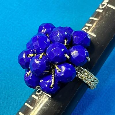 PURPLY-BLUE FACETED GLASS BEAD CLUSTER RING WITH STRETCHY BAND