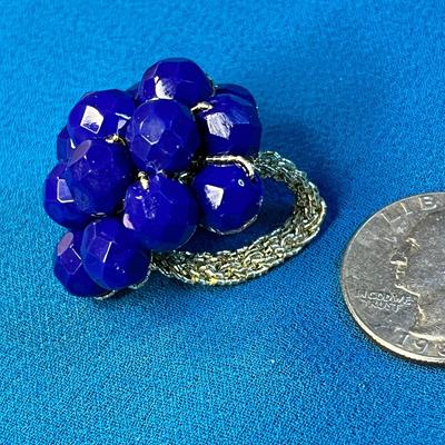 PURPLY-BLUE FACETED GLASS BEAD CLUSTER RING WITH STRETCHY BAND