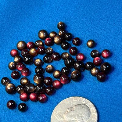 GROUP OF SMALL RED, BROWN IRIDESCENT STONES/BEADS