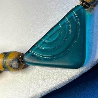 ETHNIC CHUNKY GREEN GLASS & CERAMIC BEAD NECKLACE