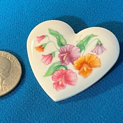PAINTED FLOWER CERAMIC HEART SHAPED PIN by AVON
