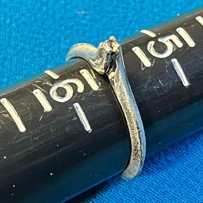 TINY SOLITAIRE CLEAR STONE (CZ?) STERLING RING