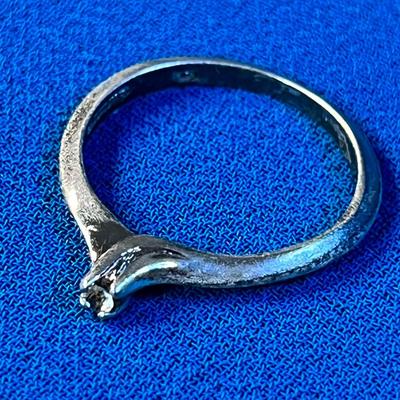 TINY SOLITAIRE CLEAR STONE (CZ?) STERLING RING
