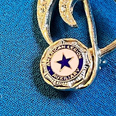 GLITTERY ENAMELED AMERICAN LEGION AUXILIARY PIN TREBLE CLEF MOTIF, RHINESTONES