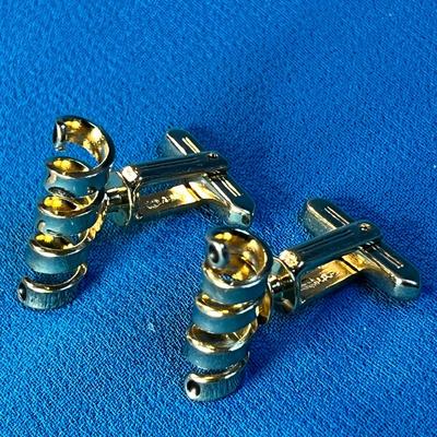 HICKOK GOLD TONE SPIRAL MOTIF CUFF LINKS