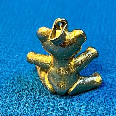 LITTLE GOLD TONE TEDDY BEAR PENDANT