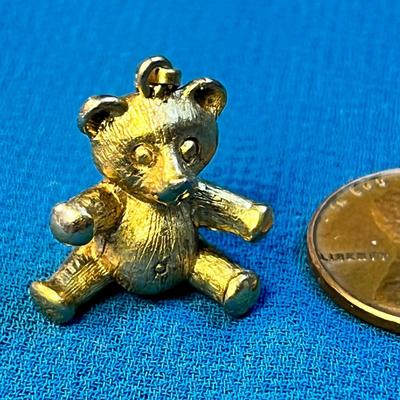 LITTLE GOLD TONE TEDDY BEAR PENDANT