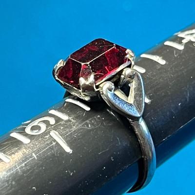 EMERALD SHAPE RUBY RED GLASS STONE IN SILVER TONE SETTING RING