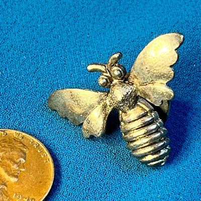 SILVERTONE CHUNKY LOOK BEE PIN