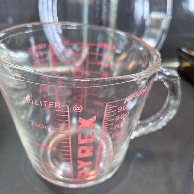 Vintage Pyrex baking glass pans