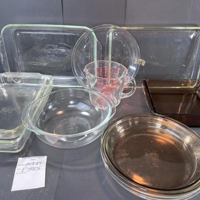 Vintage Pyrex baking glass pans
