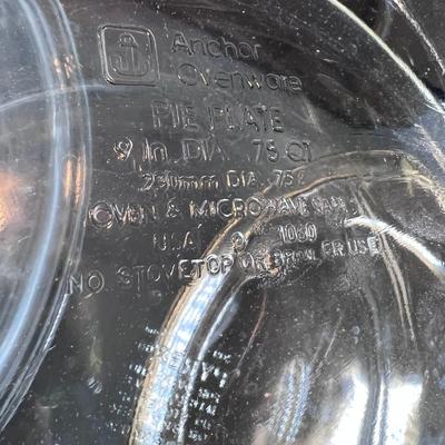 Vintage Pyrex baking glass pans