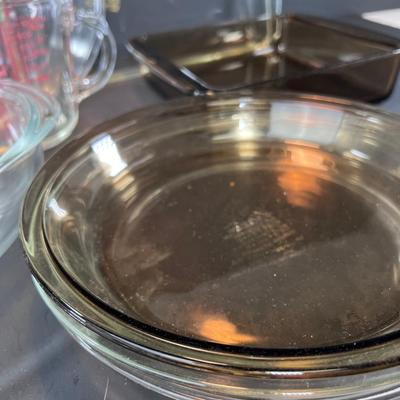 Vintage Pyrex baking glass pans