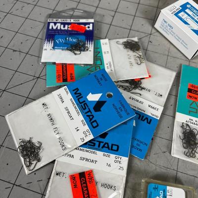 Lot of Fly Tie HOOKS, All New