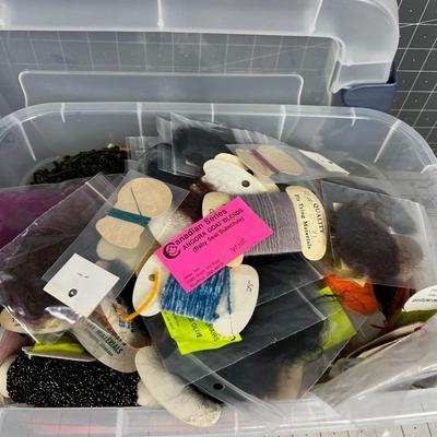 LAST BOX of Fly Tie: Thread, Yarn & Dubbing. 
