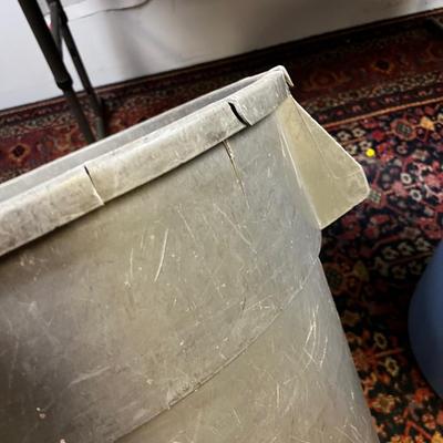 2 Garbage Cans 