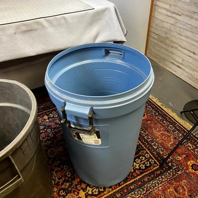 2 Garbage Cans 