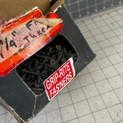 Box of inch and a quarter drywall SCREWS - 3 Pounds 