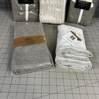 All New in the Package 5 Sets of 4 NAPKINS