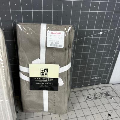 All New in the Package 5 Sets of 4 NAPKINS