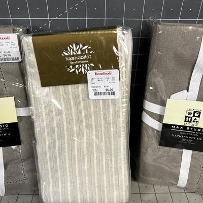 All New in the Package 5 Sets of 4 NAPKINS