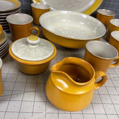 Fabulous Eldorado Earthenware FRANCISCAN Stoneware Partial Set Mustard Gold Flower Design