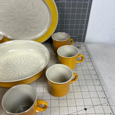 Fabulous Eldorado Earthenware FRANCISCAN Stoneware Partial Set Mustard Gold Flower Design