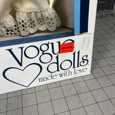Miss Ginny Vogue Doll in Original Box 