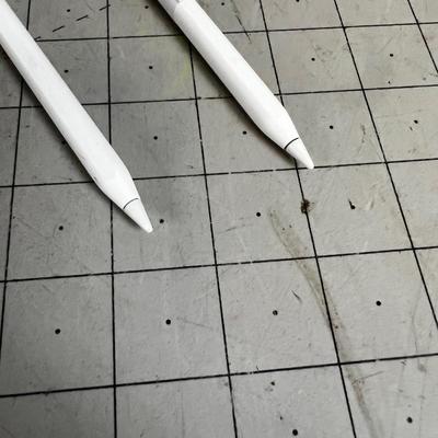2 Apple Pencil's 