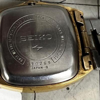 Seiko Day Date Wrist Watch Automatic 17 Jewel 